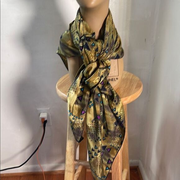 Elegant Gold and Purple Unbranded Scarf - Picture 1 of 8